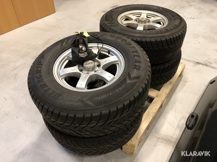 Däck och Fälg Nissan Navara