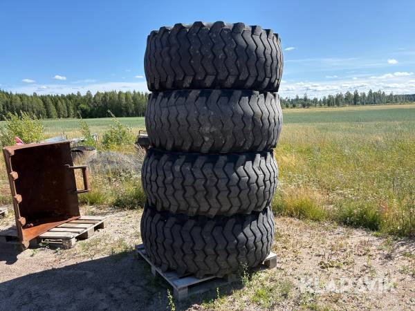 Entreprenaddäck Nokian 580/65B30 på fälg 12-bultat