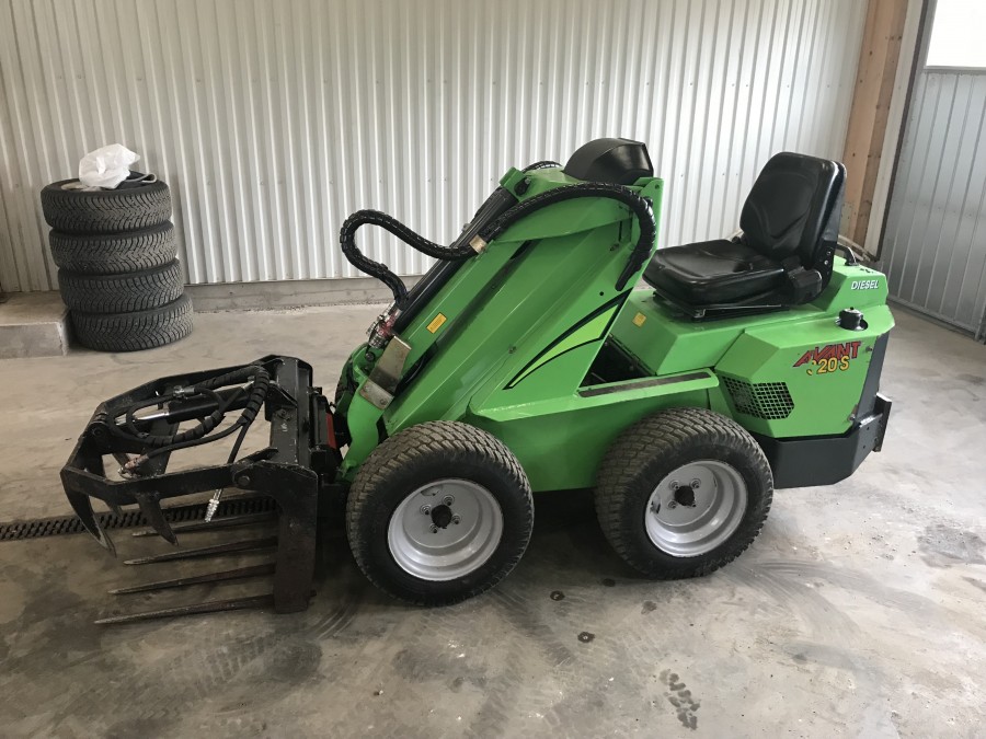 Kompaktlastare Avant 320S