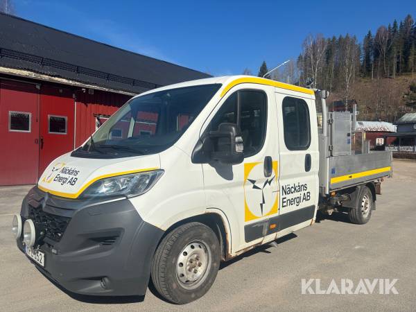 Lätt lastbil Citroën Jumper 2,2 HDi med dubbelhytt och kran