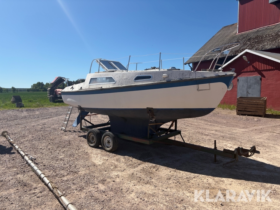 Segelbåt 6.7m med kärra