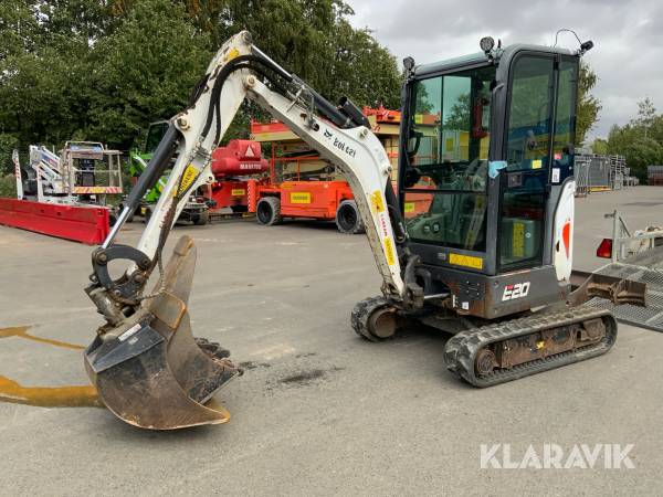 Grävmaskin Bobcat E20 med flera skopor