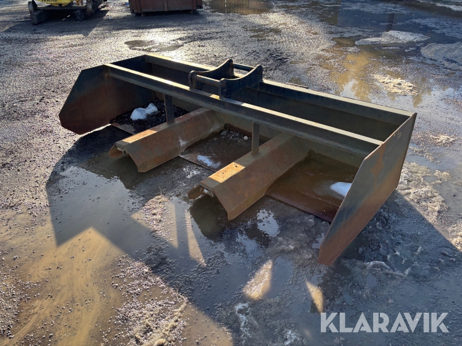 Spårgående skopa för Roslagsbanan