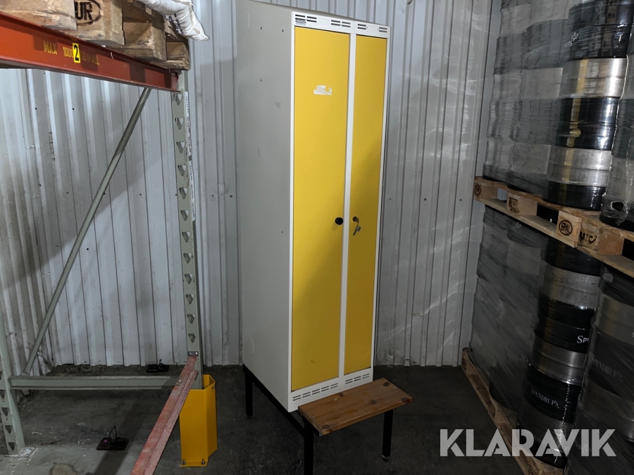 Omklädningsskåp med bänk Sonesson