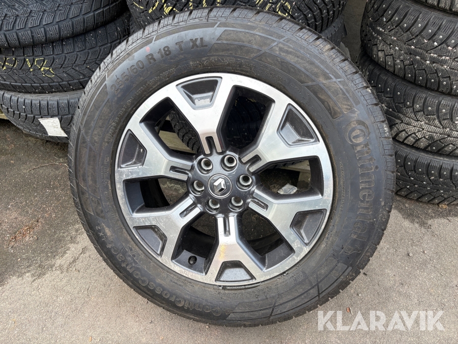 Däck på fälg 255/60 R18