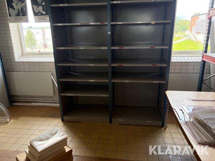 Lagerhylla med hyllplan