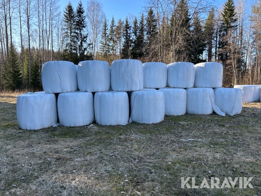 Hösilage första skörd med analys - 15 stycken balar