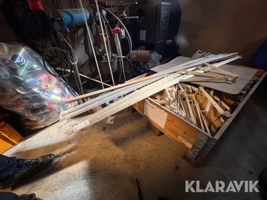 Väggkonsoller med lister Biltema 200st