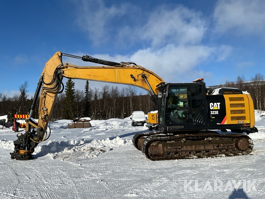 Grävmaskin CAT 323E L med tiltrotator