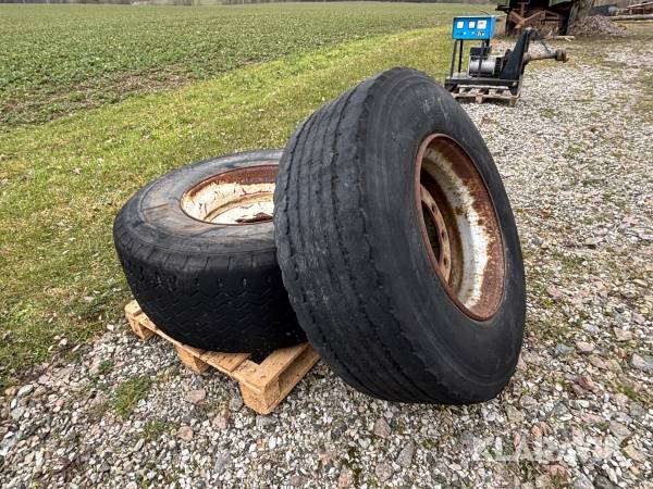 Lastbilsdäck Bridgestone & Michelin 385/65R22.5 / 18R22.5