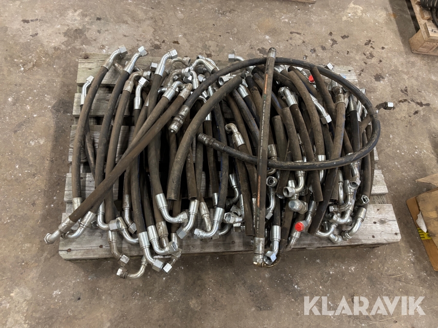 Parti med hydraulslangar