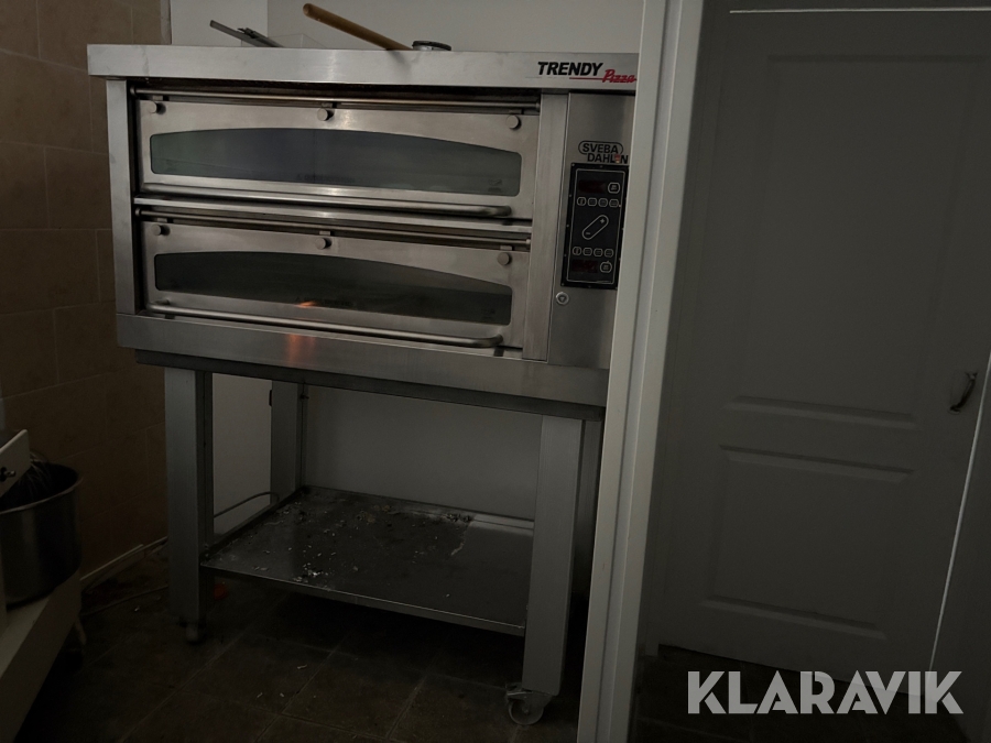 Pizzaugn, bakbänk och rostfri bänk