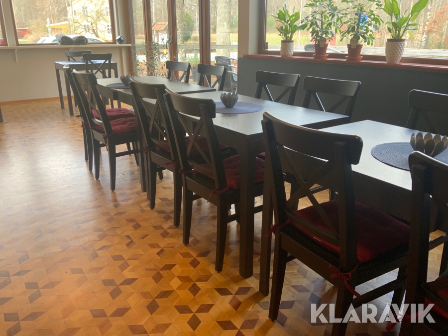 Caféinredning bord och stolar