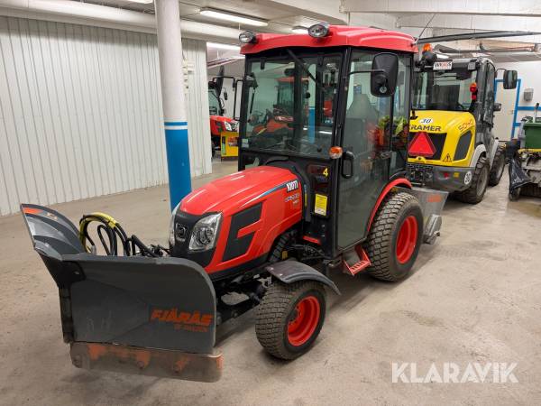 Traktor Kioti CK2810 HST med vikplog & spridare