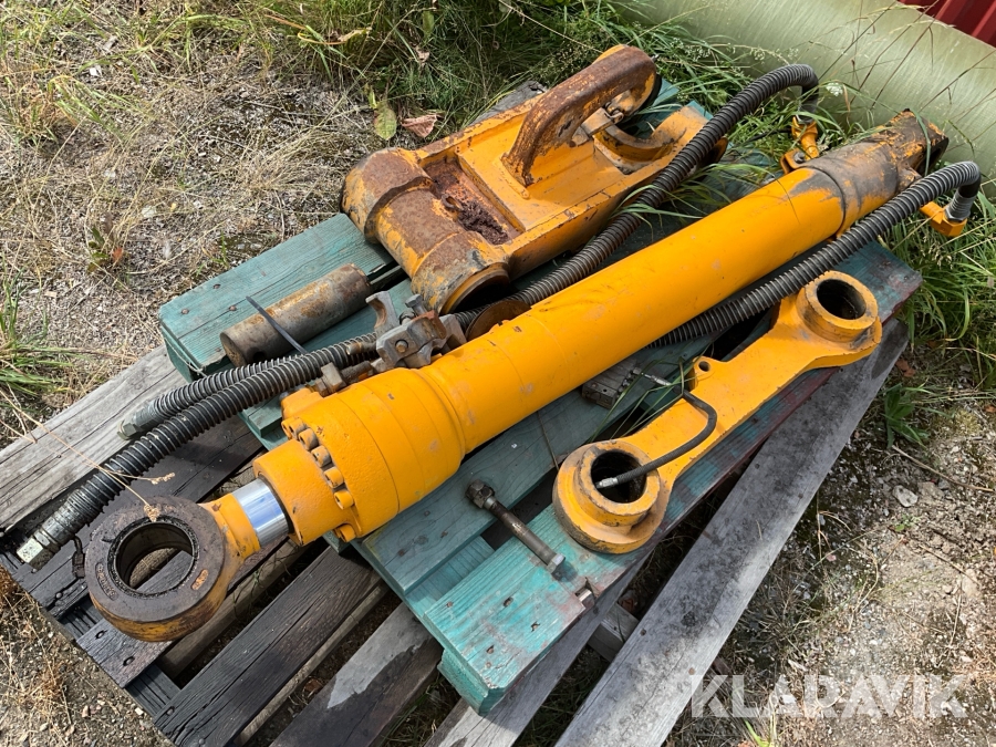 Brytkolv till JCB 220 / hundben medföljer