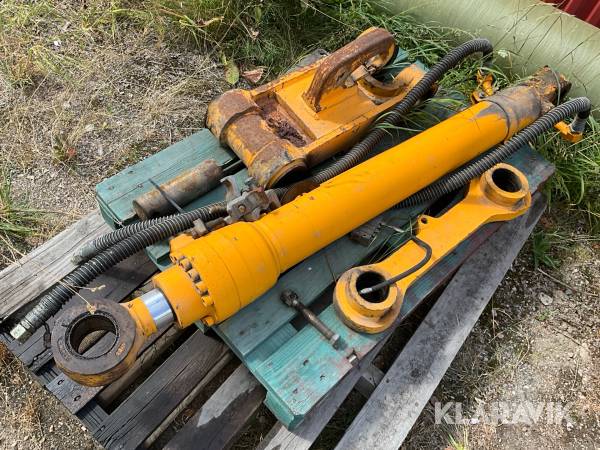 Brytkolv till JCB 220 / hundben medföljer