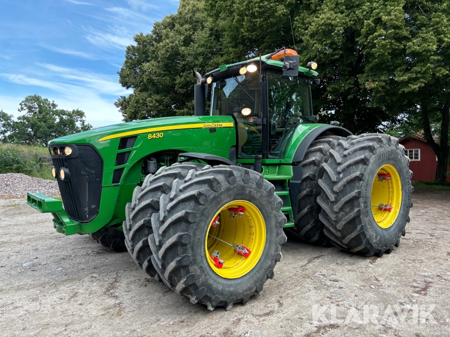 Traktor John Deere 8430 Gps och Dubbelmontage
