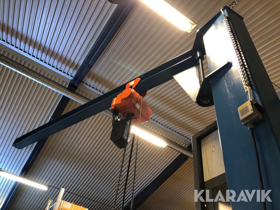 Pelarsvängkran med telfer 500kg