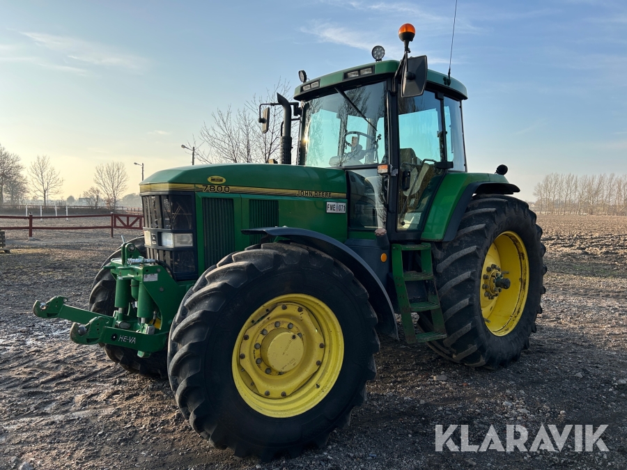 Traktor John Deere 7800
