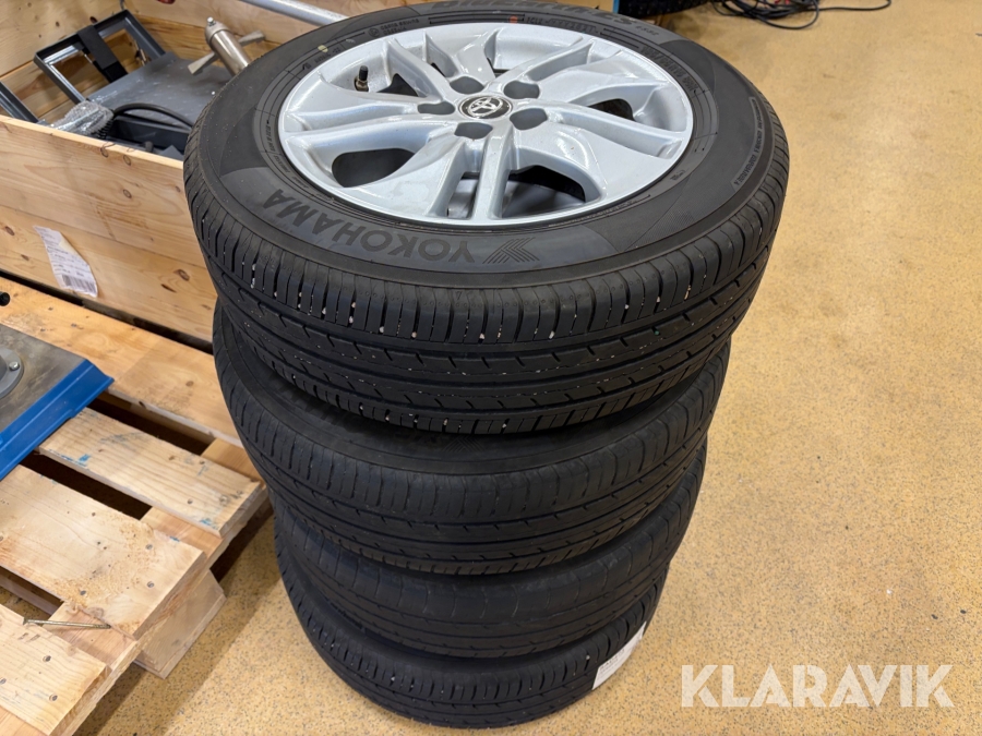 Däck med fälg 4 st Yokohama 185/65R15