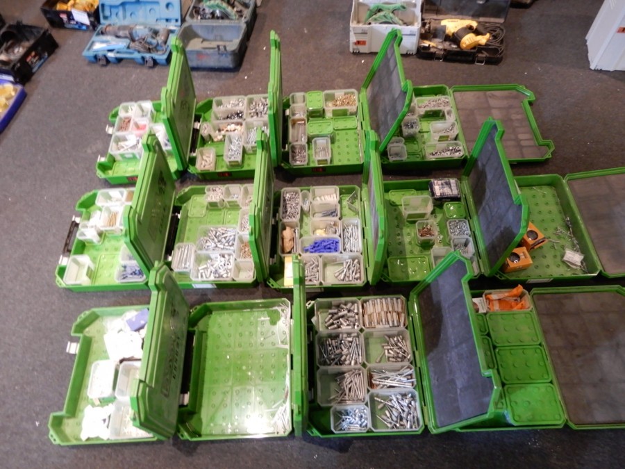 13 st ESSVE-box med innehåll