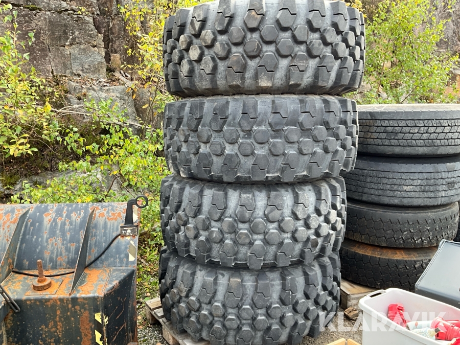 Däck med fälg Michelin 500/70-R24 JCB fälg 4 st