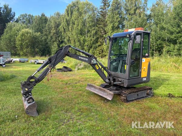 Grävmaskin Volvo EC18D med trailer, skopor & dubbla larvband