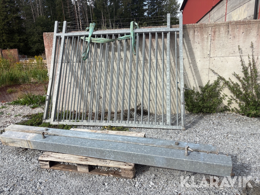 Vikgrind med stolpar