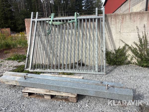 Vikgrind med stolpar