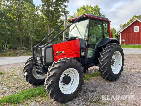 Traktor Valtra A85 Skogsutrustad
