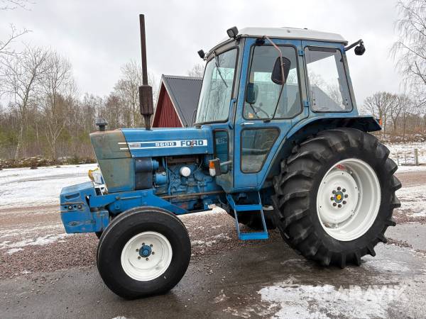 Traktor Ford 5600