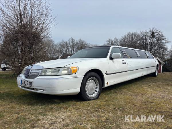Limousin Lincoln Town Car 9 meter