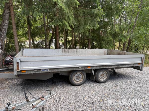 Personbilssläp Saris C2700