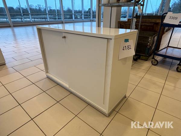 Skåp med skjutdörr