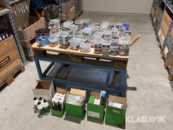 Diverse skruv, lim och fog