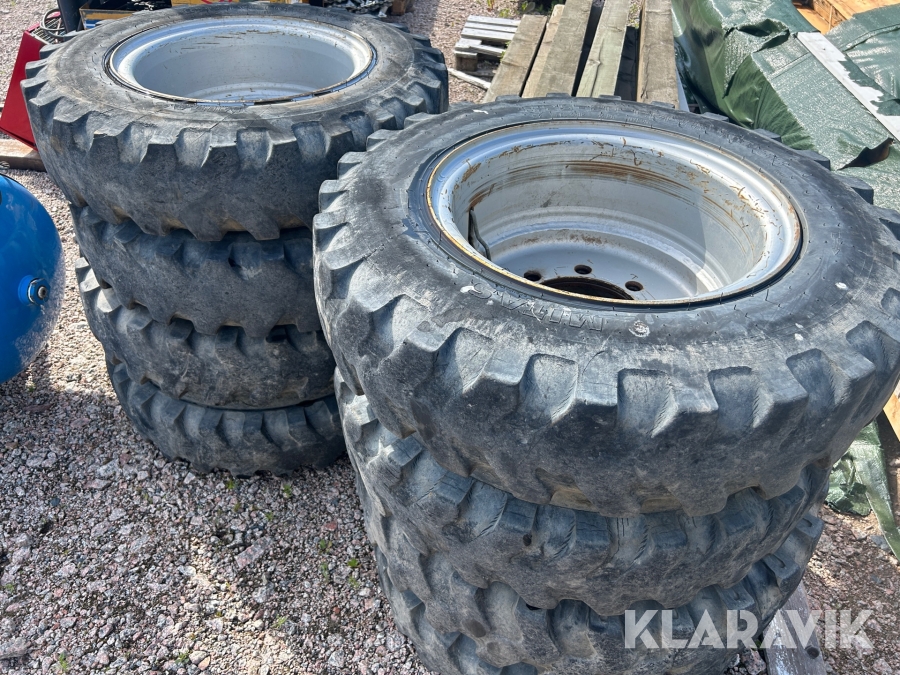 Däck med fälg Mitas 8,25-20