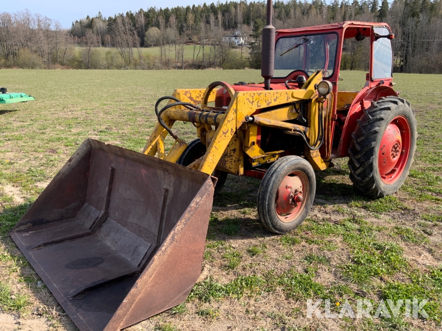 Traktor Nuffield med lastare