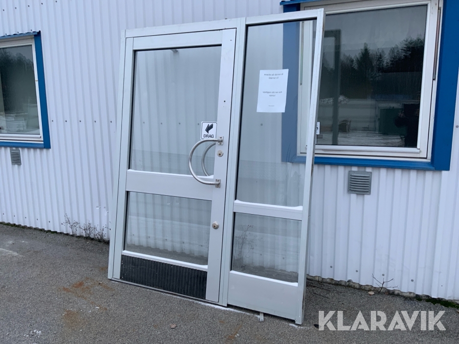 Glasparti med dörr i aluminium