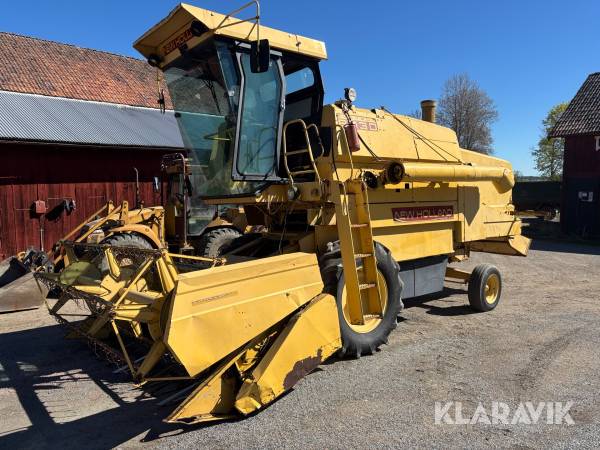 Skördetröska New Holland Clayson 8030