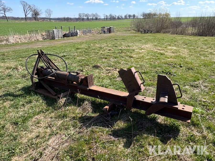 Vedklyv för traktor och lastare