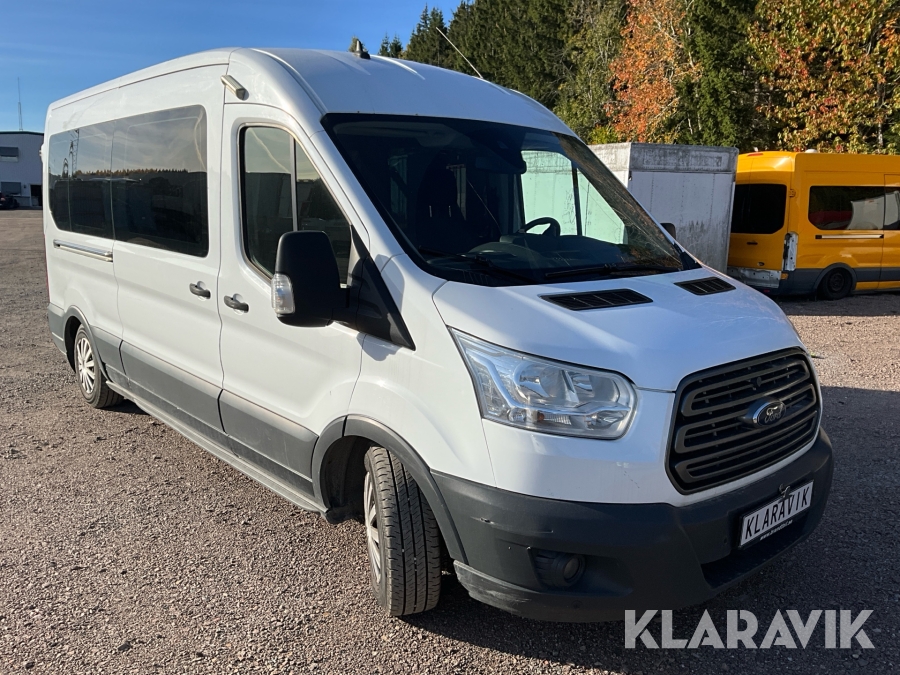 Minibuss Ford Transit 350 2,2TDCi med ramp och luftfjädring