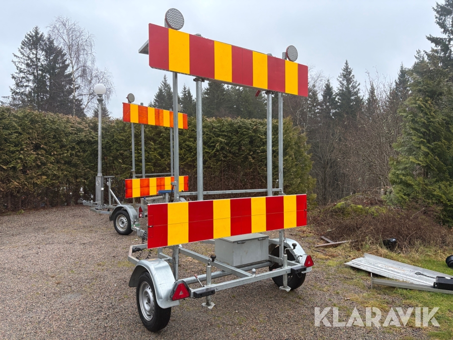 Skyltvagn Berlex med blinkfyrar