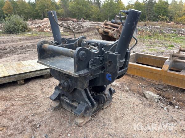 Tiltmellandel Götene med Oilquick fäste S80