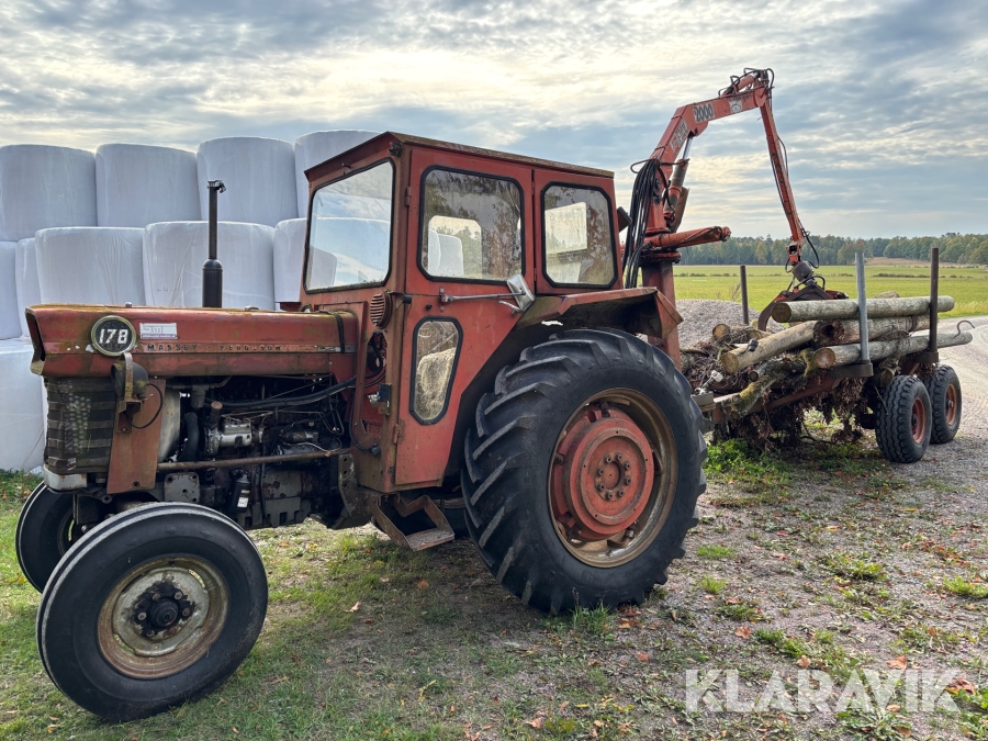 Traktor Massey Ferguson 178 med huggarvagn