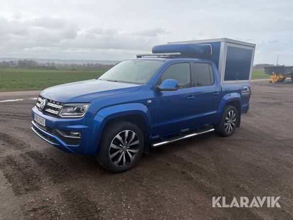 Pickup Volkswagen Amarok med skåp och flakkåpa