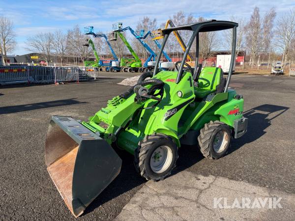 Kompaktlastare Avant 423 med skopa