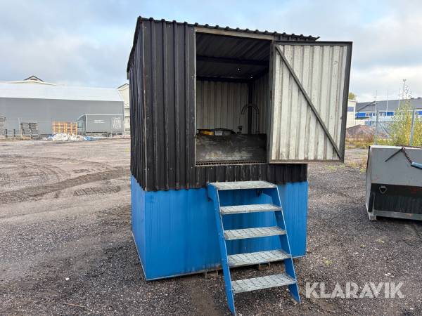 Spilloljetank med invallning