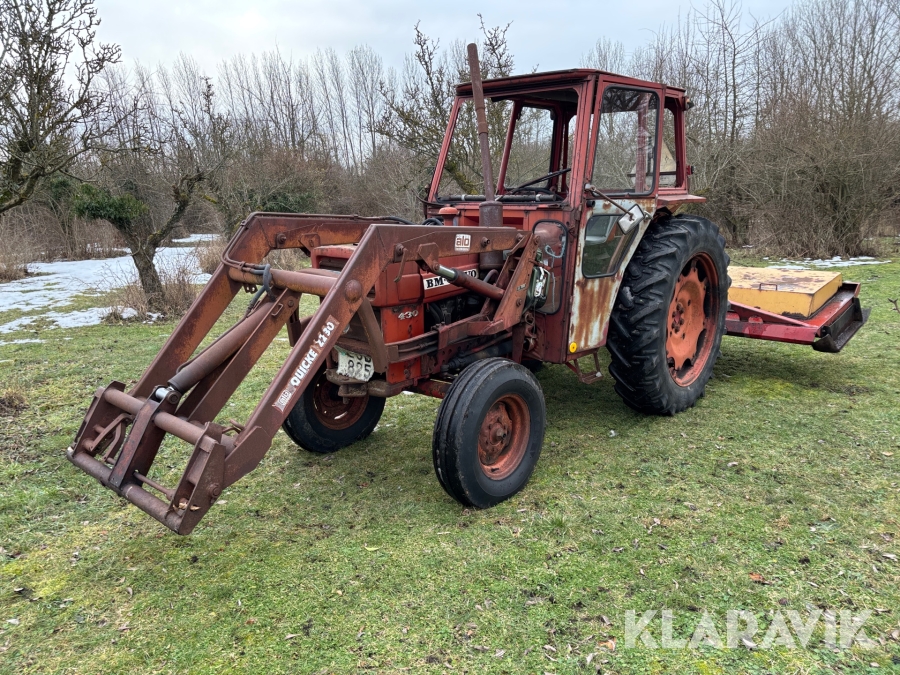 Veterantraktor Volvo BM T 430 med frontlastare och tillbehör