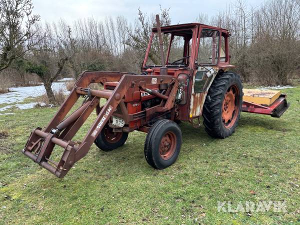 Veterantraktor Volvo BM T 430 med frontlastare och tillbehör