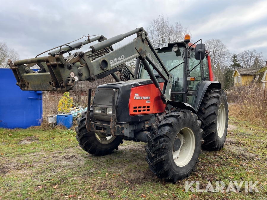 Traktor Valtra Valmet 6200 med frontlastare